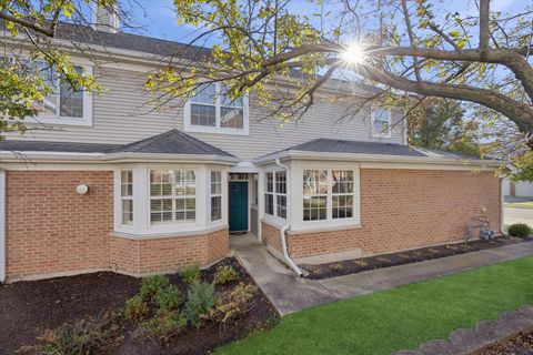 Photo of 2507 Camberley Circle #1-810, Westchester, IL 60154 (MLS # 12509518)