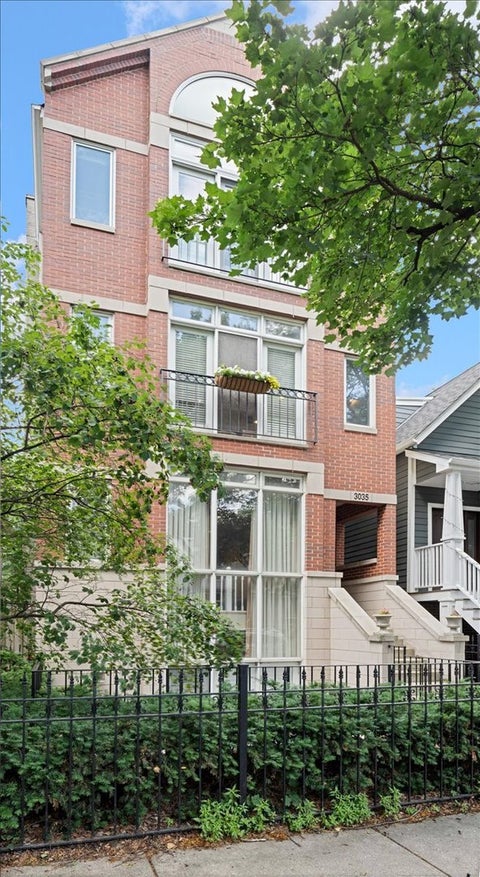 Photo of 3035 N SEMINARY Avenue #2, Chicago, IL 60657 (MLS # 12764648)