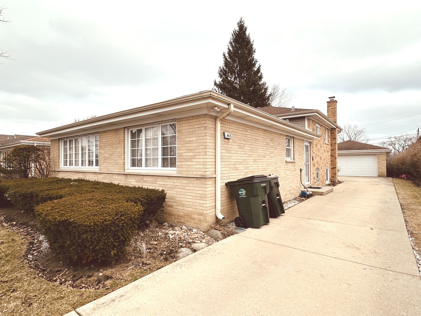 8415 N Ottawa Avenue