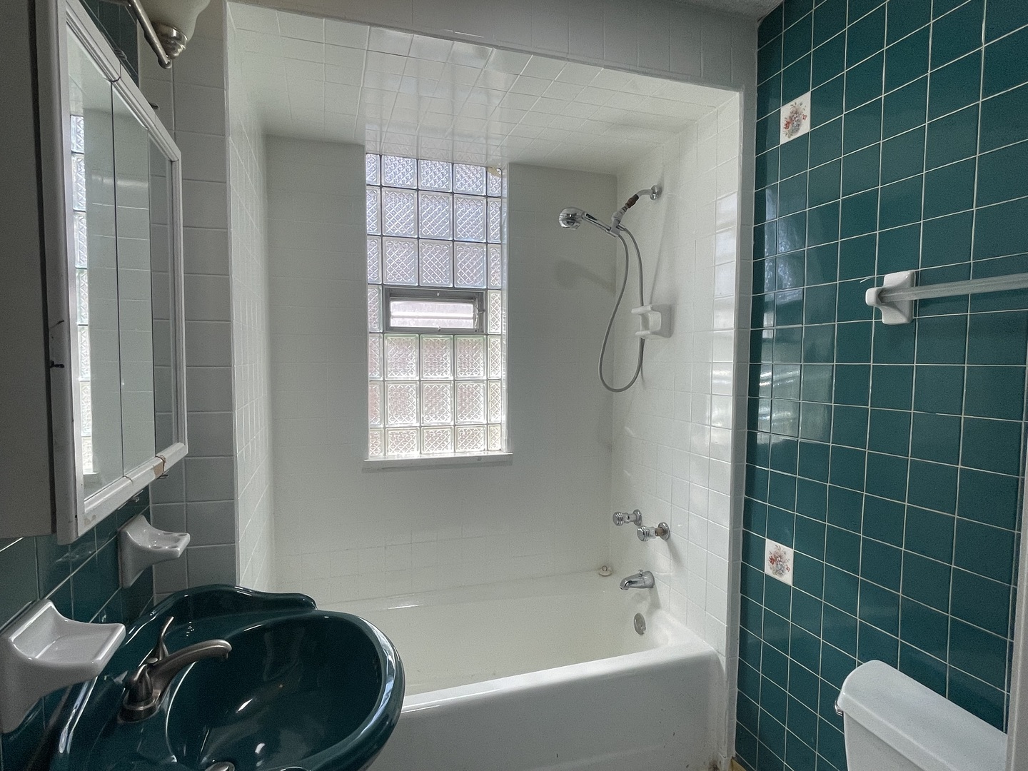 Chicago, Illinois 60639, United States, 3 Bedrooms Bedrooms, ,1 BathroomBathrooms,Residential,Active,195751