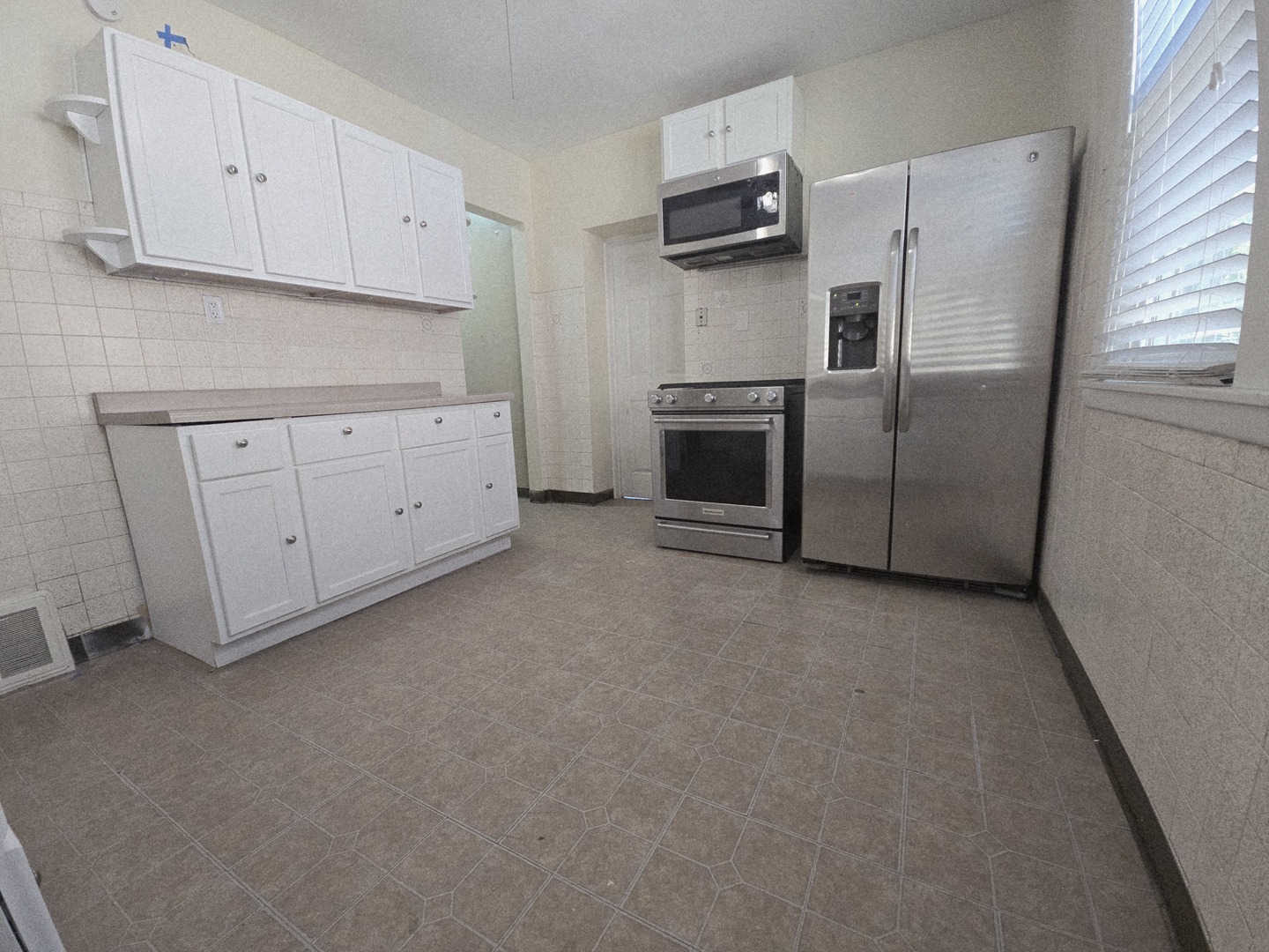 Chicago, Illinois 60639, United States, 3 Bedrooms Bedrooms, ,1 BathroomBathrooms,Residential,Active,195751