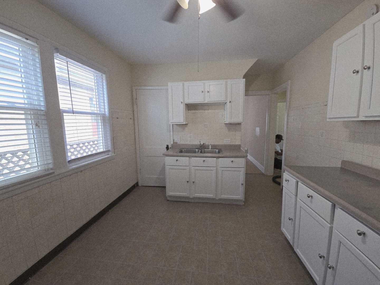 Chicago, Illinois 60639, United States, 3 Bedrooms Bedrooms, ,1 BathroomBathrooms,Residential,Active,195751