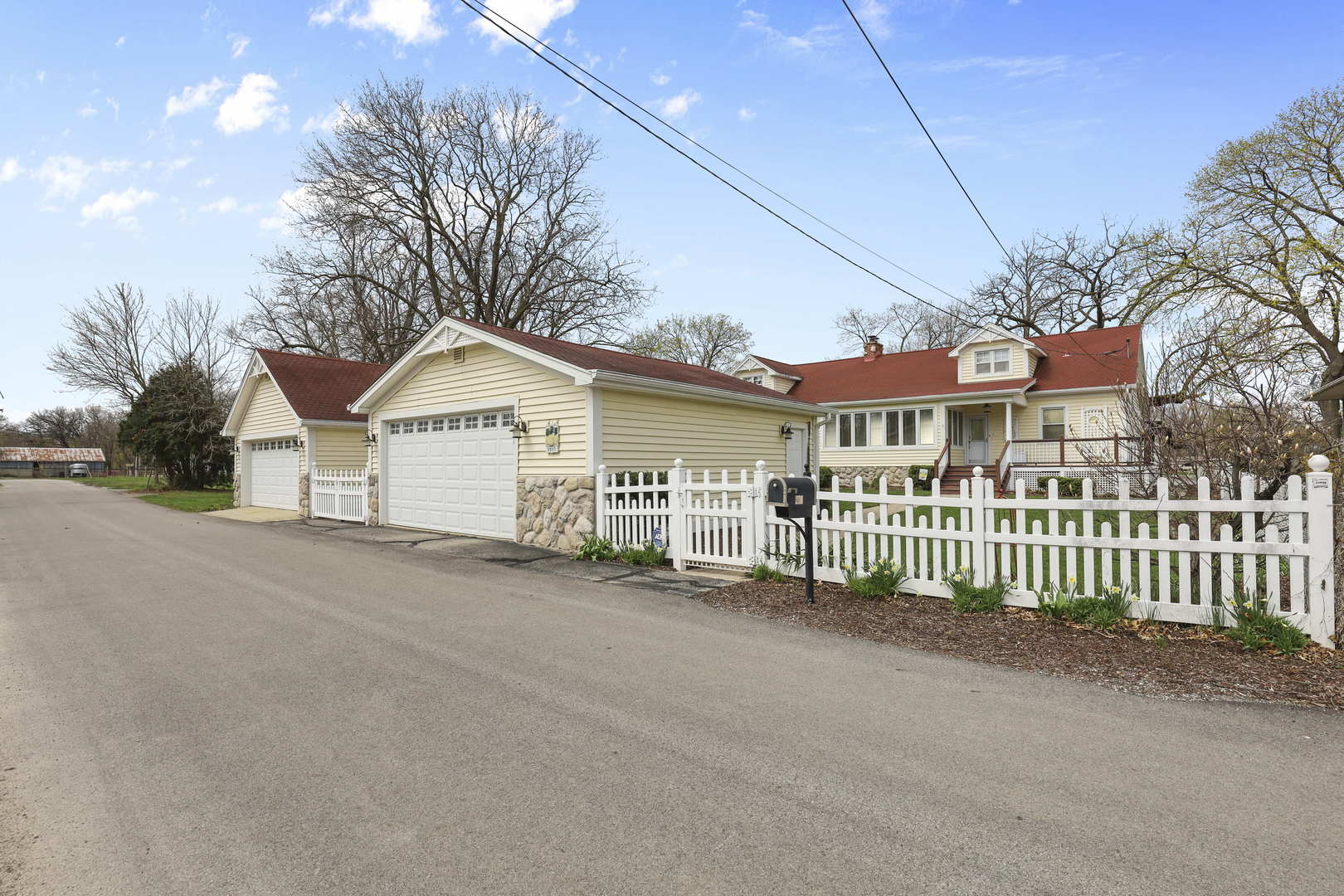 2115 N WOODLAWN PARK Avenue
