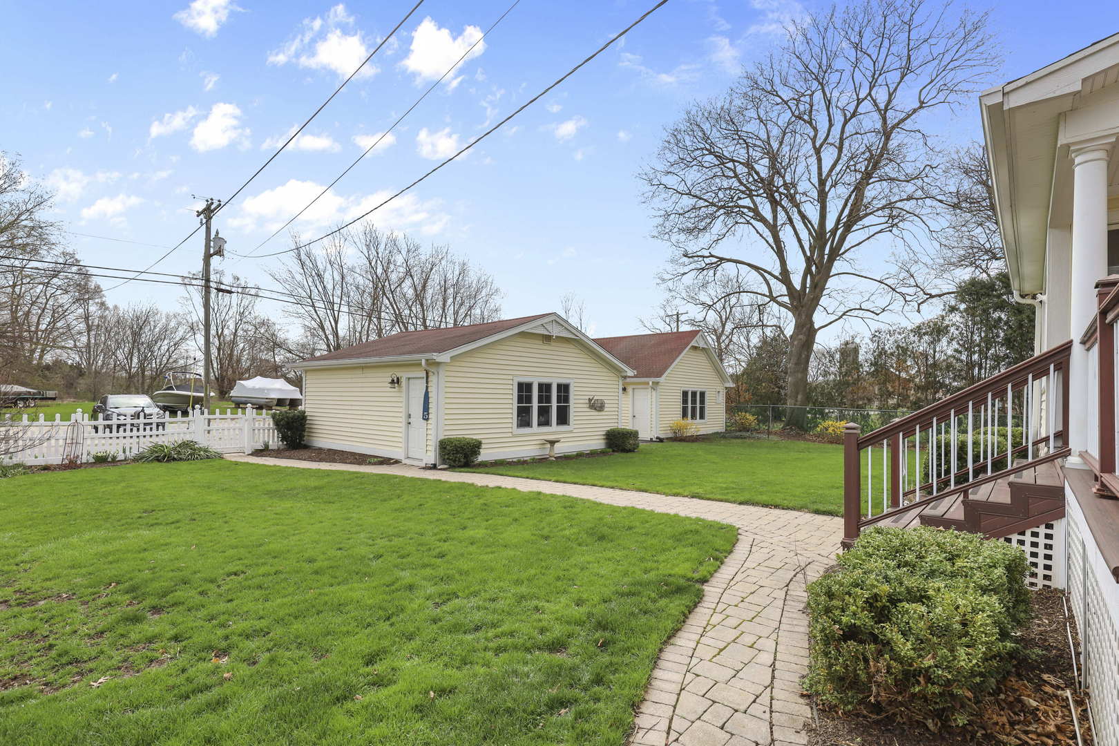 2115 N WOODLAWN PARK Avenue