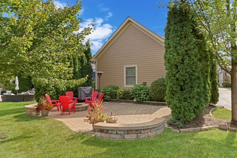 Tiny photo for 700 E Sunnyside Avenue, Libertyville, IL 60048 (MLS # 12487091)