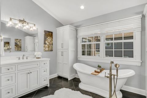 Tiny photo for 700 E Sunnyside Avenue, Libertyville, IL 60048 (MLS # 12487091)