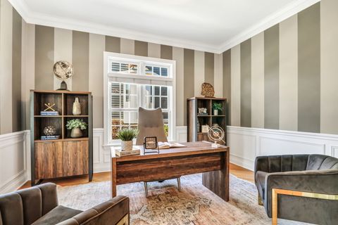 Tiny photo for 700 E Sunnyside Avenue, Libertyville, IL 60048 (MLS # 12487091)