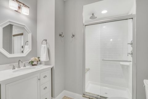 Tiny photo for 700 E Sunnyside Avenue, Libertyville, IL 60048 (MLS # 12487091)