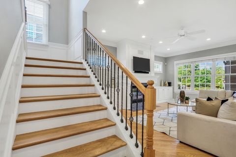 Tiny photo for 700 E Sunnyside Avenue, Libertyville, IL 60048 (MLS # 12487091)