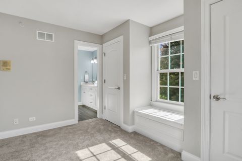 Tiny photo for 700 E Sunnyside Avenue, Libertyville, IL 60048 (MLS # 12487091)