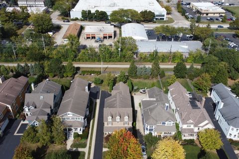 Tiny photo for 700 E Sunnyside Avenue, Libertyville, IL 60048 (MLS # 12487091)