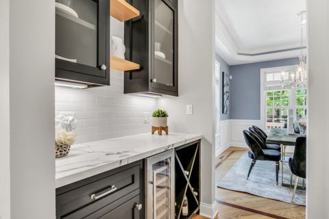 Tiny photo for 700 E Sunnyside Avenue, Libertyville, IL 60048 (MLS # 12487091)