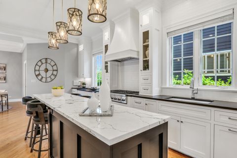 Tiny photo for 700 E Sunnyside Avenue, Libertyville, IL 60048 (MLS # 12487091)