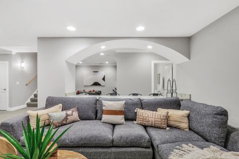 Tiny photo for 700 E Sunnyside Avenue, Libertyville, IL 60048 (MLS # 12487091)