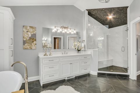 Tiny photo for 700 E Sunnyside Avenue, Libertyville, IL 60048 (MLS # 12487091)