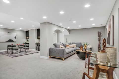 Tiny photo for 700 E Sunnyside Avenue, Libertyville, IL 60048 (MLS # 12487091)