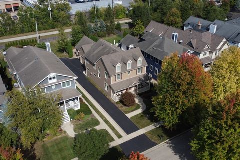 Tiny photo for 700 E Sunnyside Avenue, Libertyville, IL 60048 (MLS # 12487091)