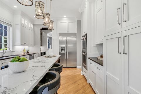 Tiny photo for 700 E Sunnyside Avenue, Libertyville, IL 60048 (MLS # 12487091)