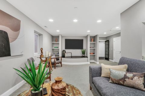 Tiny photo for 700 E Sunnyside Avenue, Libertyville, IL 60048 (MLS # 12487091)