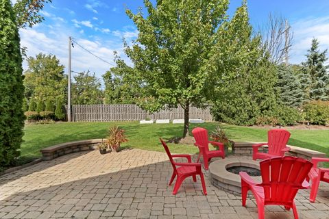 Tiny photo for 700 E Sunnyside Avenue, Libertyville, IL 60048 (MLS # 12487091)