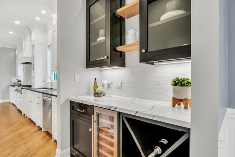 Tiny photo for 700 E Sunnyside Avenue, Libertyville, IL 60048 (MLS # 12487091)