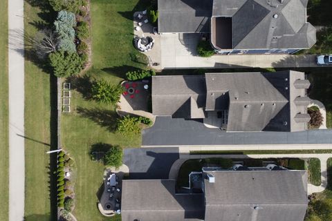 Tiny photo for 700 E Sunnyside Avenue, Libertyville, IL 60048 (MLS # 12487091)
