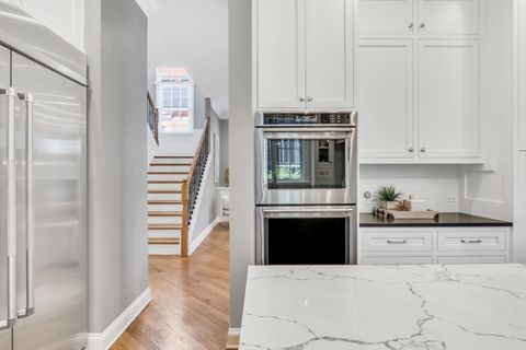Tiny photo for 700 E Sunnyside Avenue, Libertyville, IL 60048 (MLS # 12487091)