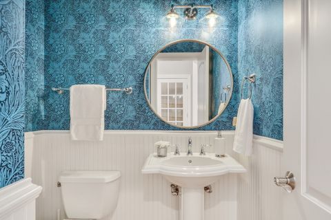 Tiny photo for 700 E Sunnyside Avenue, Libertyville, IL 60048 (MLS # 12487091)