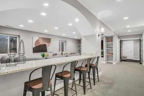 Tiny photo for 700 E Sunnyside Avenue, Libertyville, IL 60048 (MLS # 12487091)