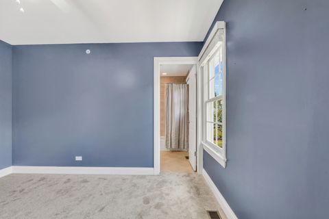 Tiny photo for 700 E Sunnyside Avenue, Libertyville, IL 60048 (MLS # 12487091)