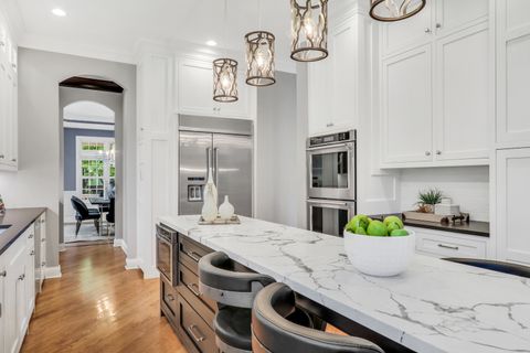 Tiny photo for 700 E Sunnyside Avenue, Libertyville, IL 60048 (MLS # 12487091)
