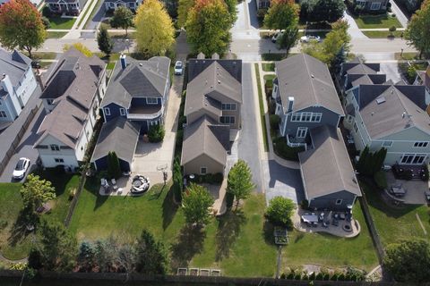 Tiny photo for 700 E Sunnyside Avenue, Libertyville, IL 60048 (MLS # 12487091)