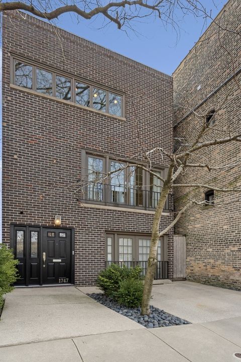 1747 N Fern Court Chicago IL 60614