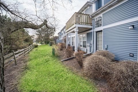 Tiny photo for 1987 Silver Lake Road, Arlington Heights, IL 60004 (MLS # 12609052)