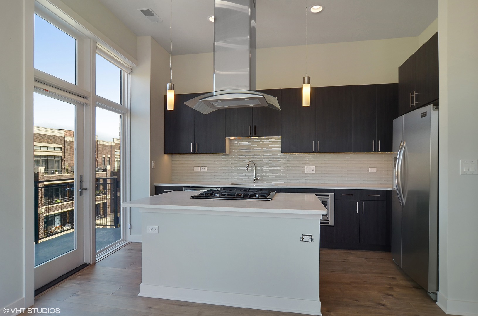 1507 W Carmen Avenue 2E