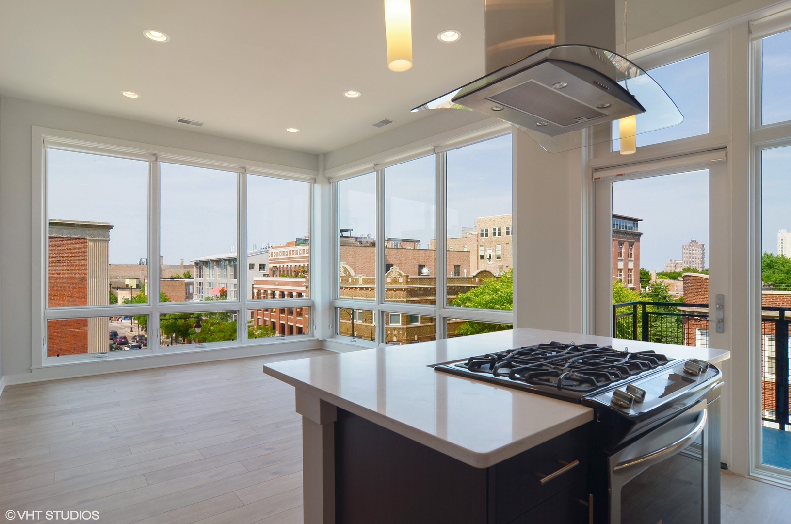 1507 W Carmen Avenue 2E