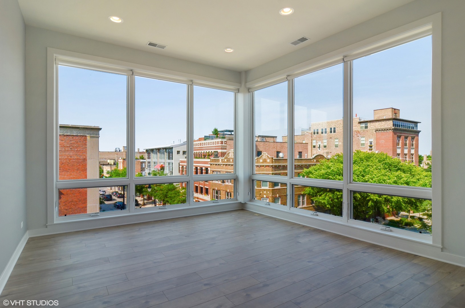 1507 W Carmen Avenue 2E