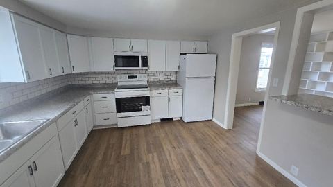 Tiny photo for 3006 Roosevelt Street, Clinton, IA 52732 (MLS # 12580075)