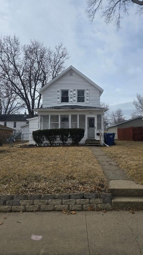 Photo of 3006 Roosevelt Street, Clinton, IA 52732 (MLS # 12580075)
