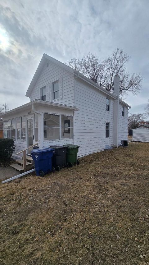 Tiny photo for 3006 Roosevelt Street, Clinton, IA 52732 (MLS # 12580075)