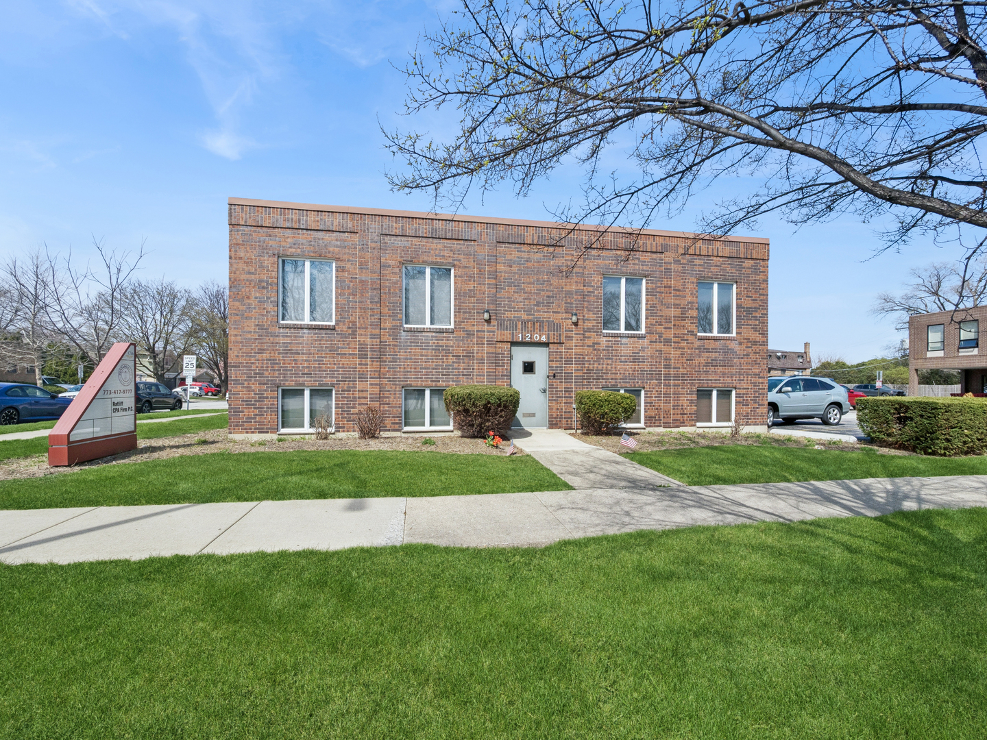 1204 E Central Road