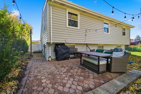 Tiny photo for 484 Chatham Circle, Buffalo Grove, IL 60089 (MLS # 12513918)