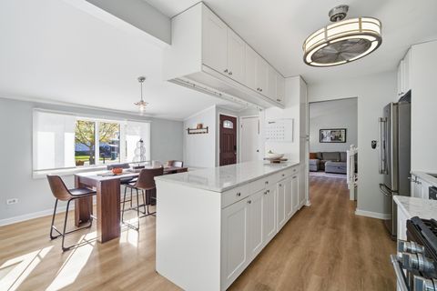 Tiny photo for 484 Chatham Circle, Buffalo Grove, IL 60089 (MLS # 12513918)