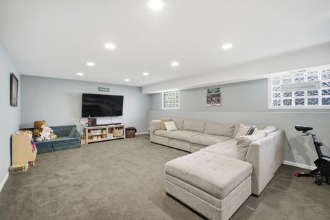 Tiny photo for 484 Chatham Circle, Buffalo Grove, IL 60089 (MLS # 12513918)