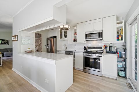 Tiny photo for 484 Chatham Circle, Buffalo Grove, IL 60089 (MLS # 12513918)