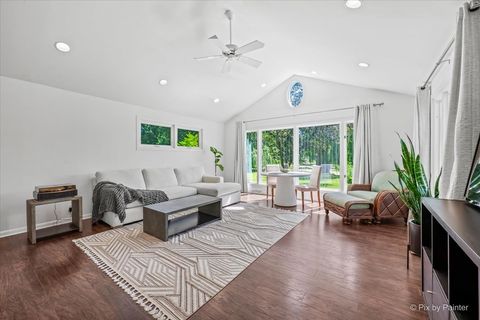 Tiny photo for 209 Eastwood Court, Barrington, IL 60010 (MLS # 12691917)