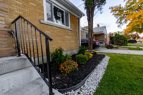 Tiny photo for 600 N Irving Avenue, Hillside, IL 60162 (MLS # 12516060)