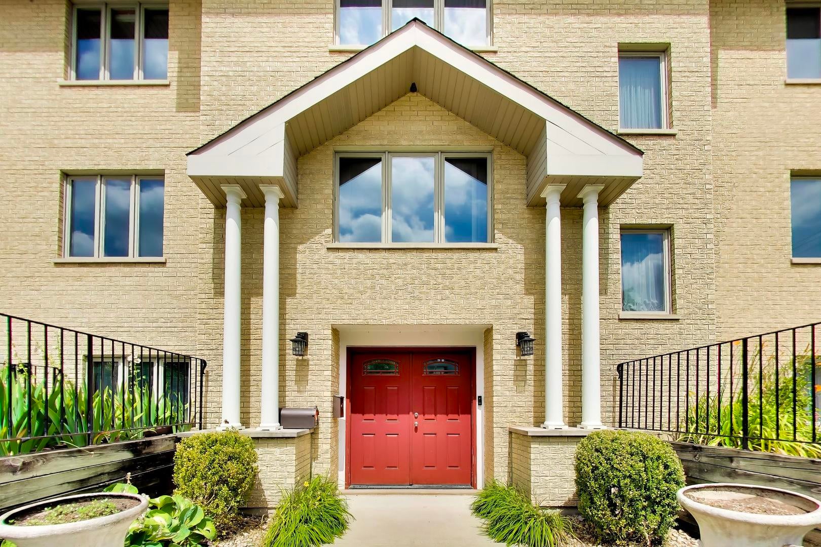 920 N Northwest Highway 2
