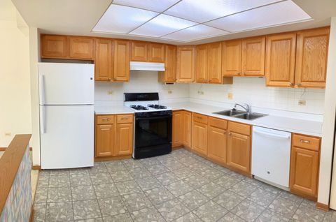 Tiny photo for 11020 S Keating Avenue #106, Oak Lawn, IL 60453 (MLS # 12553321)