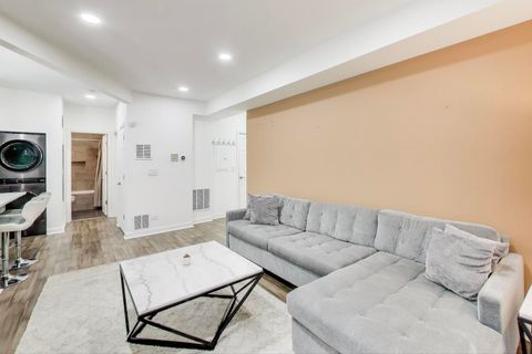 Tiny photo for 6421 N GREENVIEW Avenue #2W, Chicago, IL 60626 (MLS # 12556347)